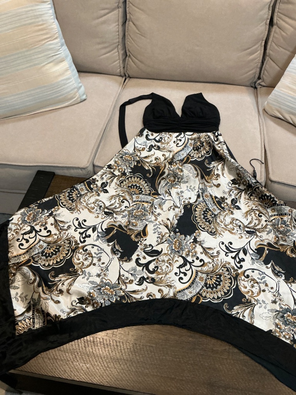 Dress - Picture 4 of 4